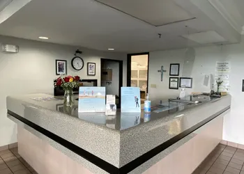 Super 8 by Wyndham Metropolis hotel thumbnail 2