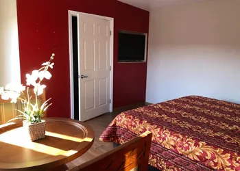 The Fly Inn hotel thumbnail 4