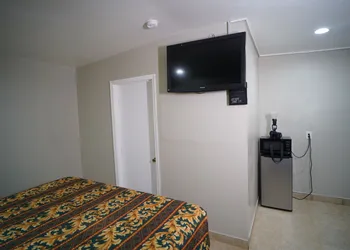 The Fly Inn hotel thumbnail 6