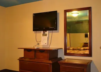Economy Inn hotel thumbnail 4