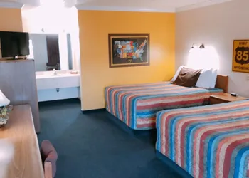 Covered Wagon Motel hotel thumbnail 4