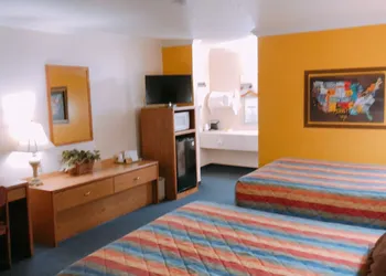 Covered Wagon Motel hotel thumbnail 6