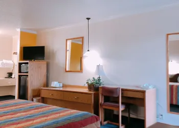 Covered Wagon Motel hotel thumbnail 7