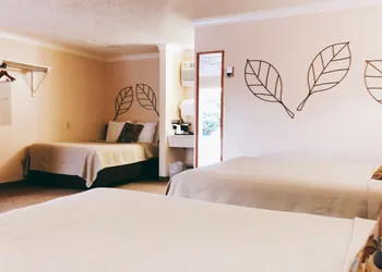 Covered Wagon Motel hotel thumbnail 8