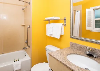 Fallbrook Country Inn hotel thumbnail 3