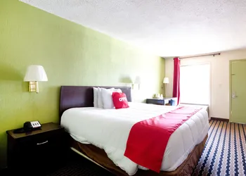 OYO Hotel Pensacola I-10 & Hwy 29 hotel thumbnail 6
