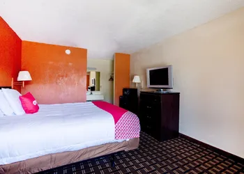 OYO Hotel Pensacola I-10 & Hwy 29 hotel thumbnail 8
