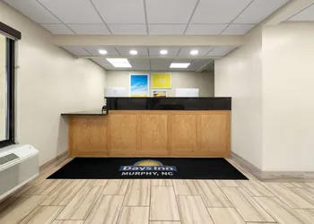 Days Inn by Wyndham Murphy hotel thumbnail 2