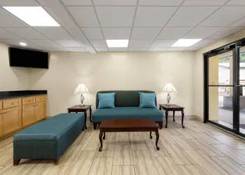 Days Inn by Wyndham Murphy hotel thumbnail 4