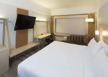Holiday Inn Express & Suites Rochester Hill - Detroit Area by IHG hotel thumbnail 4