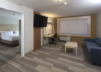 Holiday Inn Express & Suites Rochester Hill - Detroit Area by IHG hotel thumbnail 5