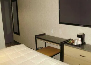 Rodeway Inn Near JFK Airport hotel thumbnail 3