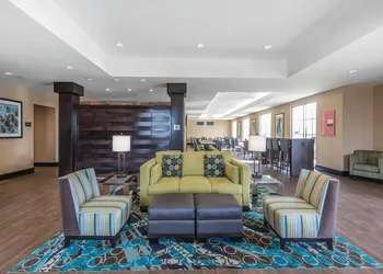 Comfort Inn & Suites Airport North hotel thumbnail 4