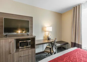 Comfort Inn & Suites Airport North hotel thumbnail 7