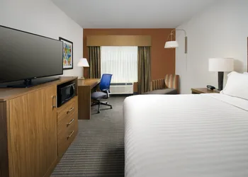 Holiday Inn Express & Suites Bay City by IHG hotel thumbnail 6