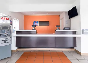Motel 6 Long Beach, CA - International City hotel thumbnail 2