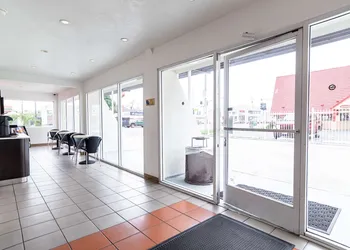 Motel 6 Long Beach, CA - International City hotel thumbnail 4