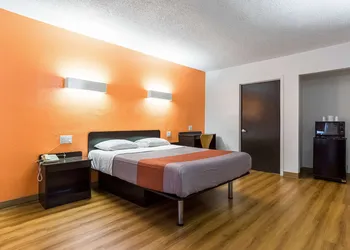 Motel 6 Long Beach, CA - International City hotel thumbnail 8