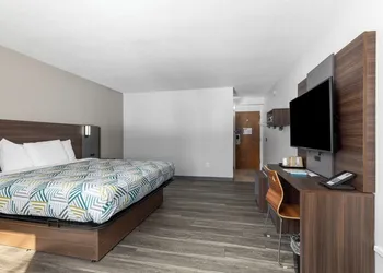 Motel 6 Grand Rapids, MI - Northeast hotel thumbnail 3