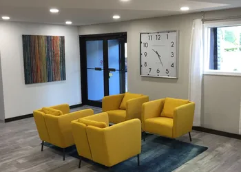 Days Inn & Suites by Wyndham Cincinnati North hotel thumbnail 2