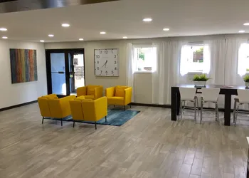 Days Inn & Suites by Wyndham Cincinnati North hotel thumbnail 5