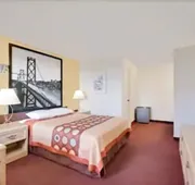 Super 8 by Wyndham Bishop hotel detail image 4