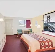 Super 8 by Wyndham Bishop hotel detail image 7