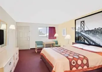 Super 8 by Wyndham Bishop hotel thumbnail 7
