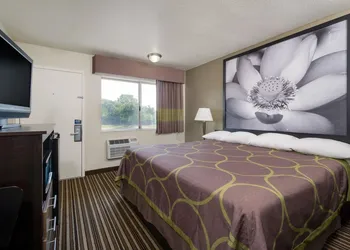 Super 8 by Wyndham Florence hotel thumbnail 5