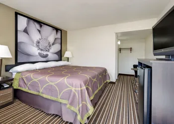 Super 8 by Wyndham Florence hotel thumbnail 8