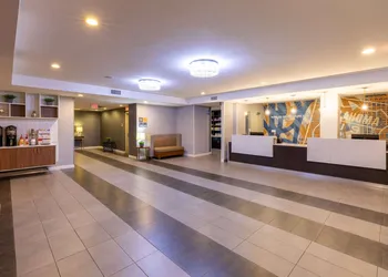 La Quinta Inn & Suites by Wyndham Tulsa Downtown/Route 66 hotel thumbnail 2