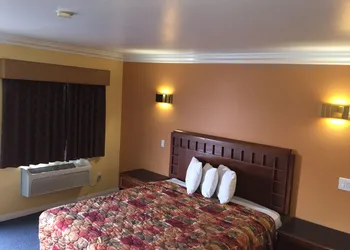 Industry Inn & Suites hotel thumbnail 6