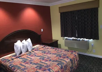 Industry Inn & Suites hotel thumbnail 7