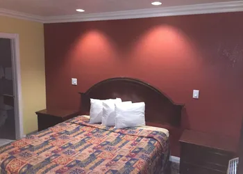 Industry Inn & Suites hotel thumbnail 8