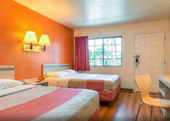 Motel 6 Pomona, CA - Los Angeles hotel thumbnail 2