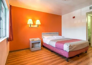 Motel 6 Pomona, CA - Los Angeles hotel thumbnail 3