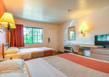 Motel 6 Pomona, CA - Los Angeles hotel thumbnail 4