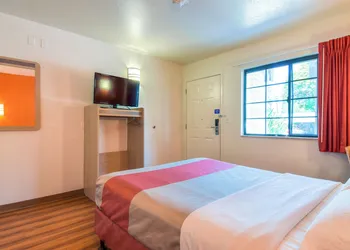 Motel 6 Pomona, CA - Los Angeles hotel thumbnail 5