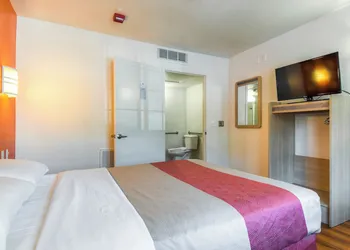 Motel 6 Pomona, CA - Los Angeles hotel thumbnail 6