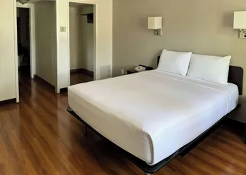 Motel 6 Pomona, CA - Los Angeles hotel thumbnail 7
