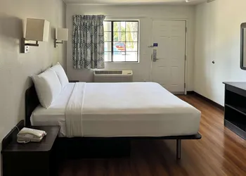 Motel 6 Pomona, CA - Los Angeles hotel thumbnail 8