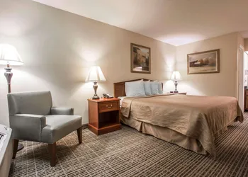 Quality Inn Waynesboro hotel thumbnail 6