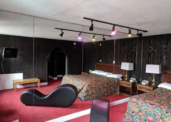 Skylark Motel hotel thumbnail 4
