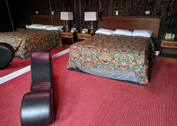 Skylark Motel hotel thumbnail 5