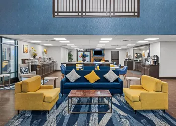 Comfort Suites Near Casinos Norwich-Uncasville CT hotel thumbnail 3
