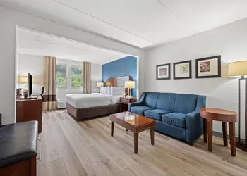 Comfort Suites Near Casinos Norwich-Uncasville CT hotel thumbnail 6