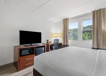 Comfort Suites Near Casinos Norwich-Uncasville CT hotel thumbnail 8