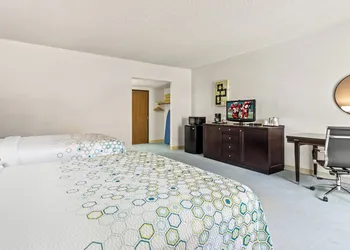 HomeTowne Studios by Red Roof Ridgecrest hotel thumbnail 8
