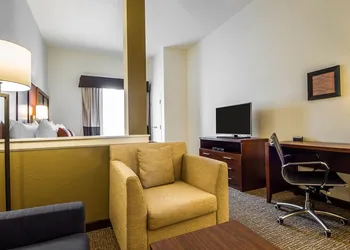 Comfort Suites Woodland - Sacramento Airport hotel thumbnail 7