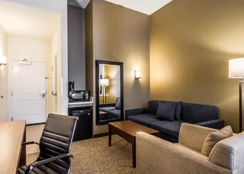 Comfort Suites Woodland - Sacramento Airport hotel thumbnail 8